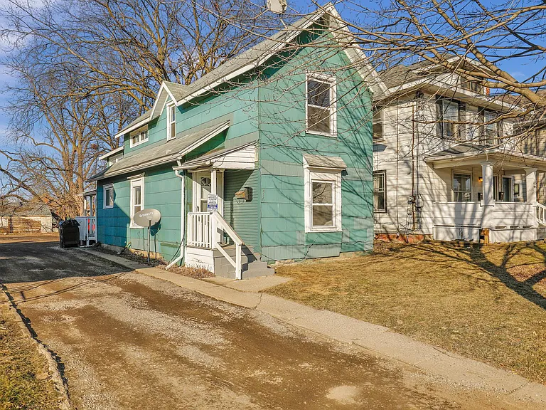 416 W Saginaw St #1/2 — Photo 11