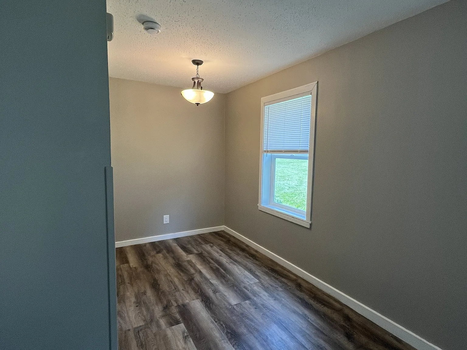 2 bed, 1000 sqft, $1,399 — Photo 2