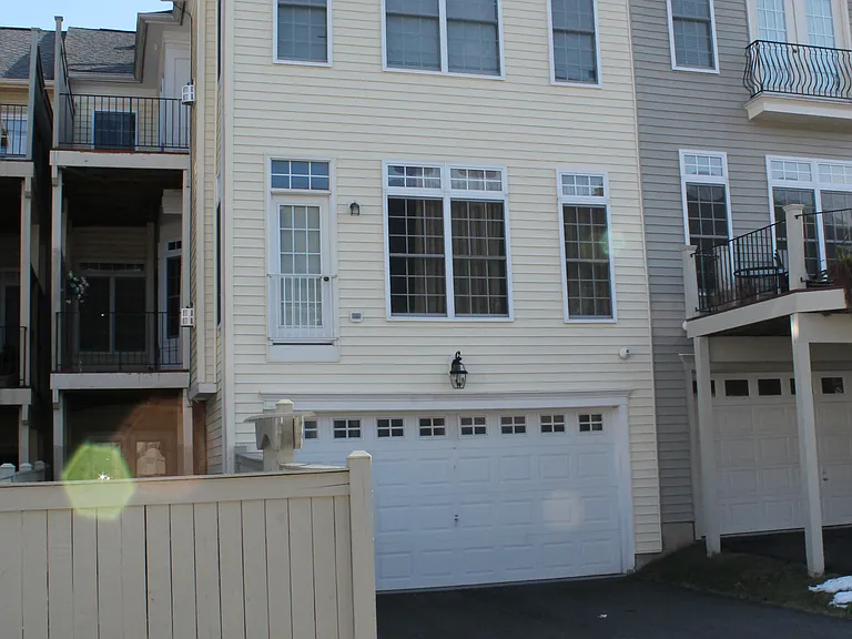 24907 Earlsford Dr — Photo 22