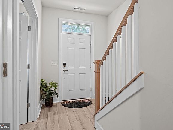4th image of 108 Annapolis St