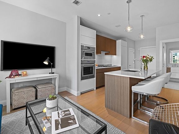 3rd image of 100 Shawmut Ave #414