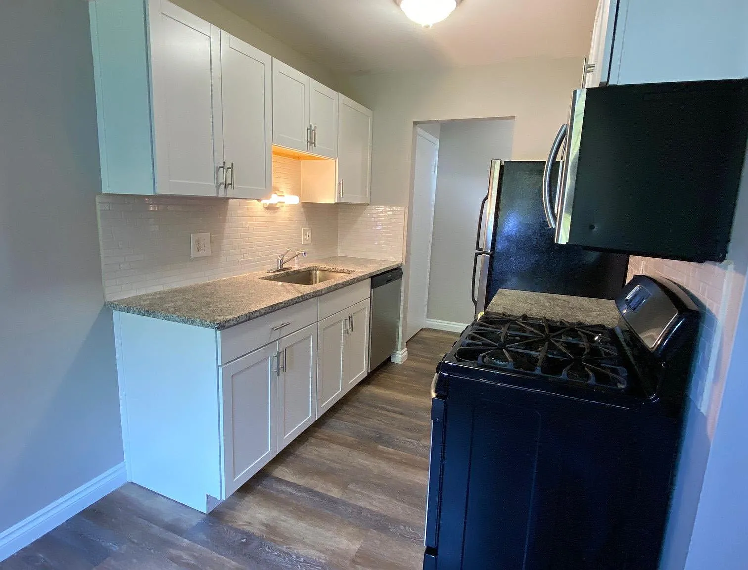 1 bed, 716 sqft, $1,200 — Photo 4