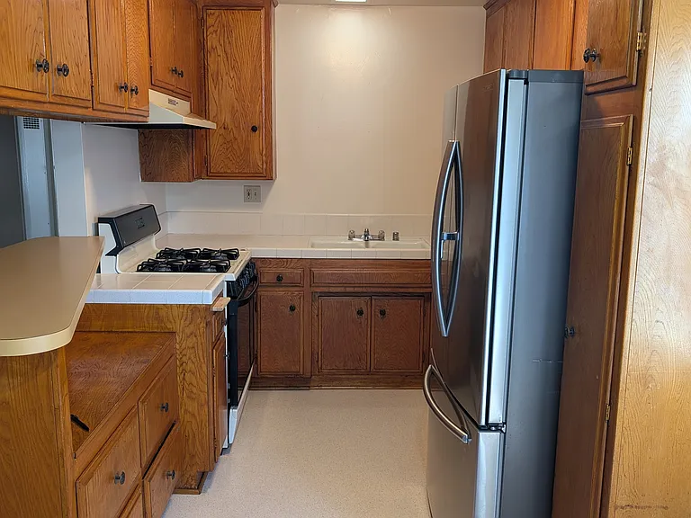 Providencia Apts — Photo 22