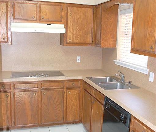 3rd image of 3019 Jenny Dr