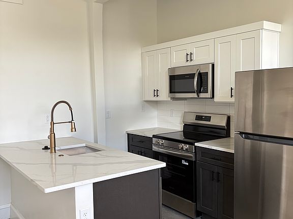 2nd image of 310 King St #103