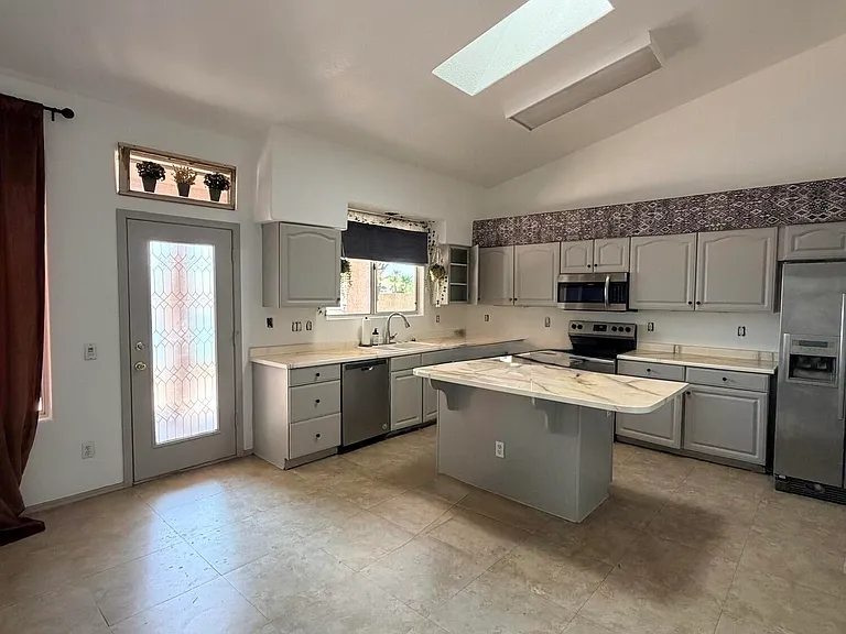 5215 W Tonopah Dr — Photo 2