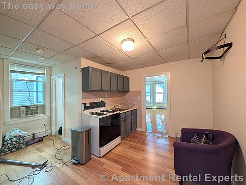 379 Windsor St Photo 1