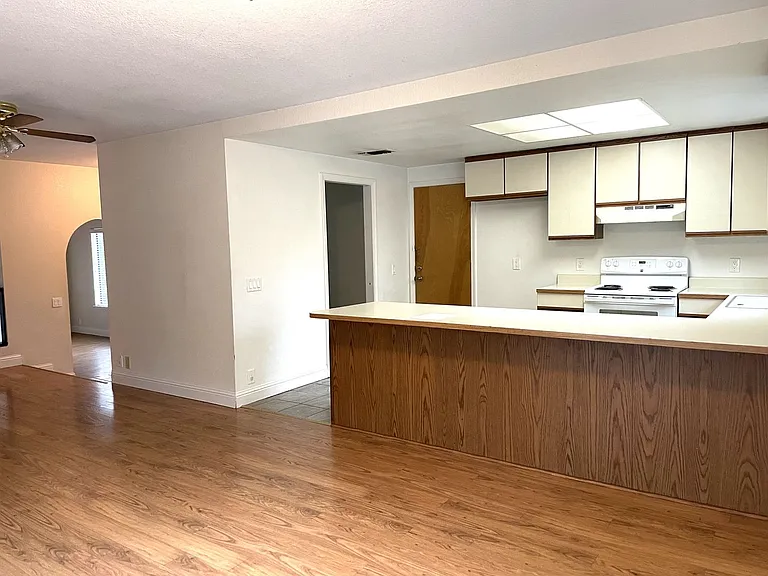 14611 Sun Forest Dr — Photo 3