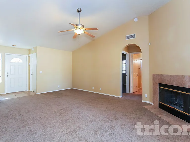 1464 E Rosemonte Dr — Photo 4