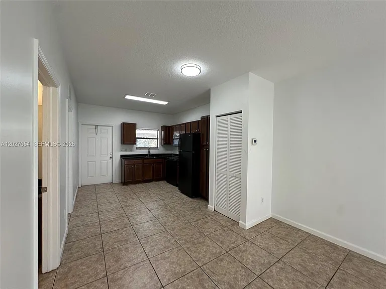 1035 NE 10th Ave #1 — Photo 6