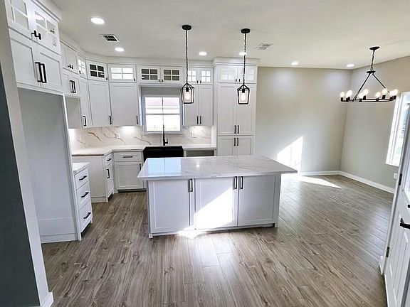 2nd image of 485 Balli Cir