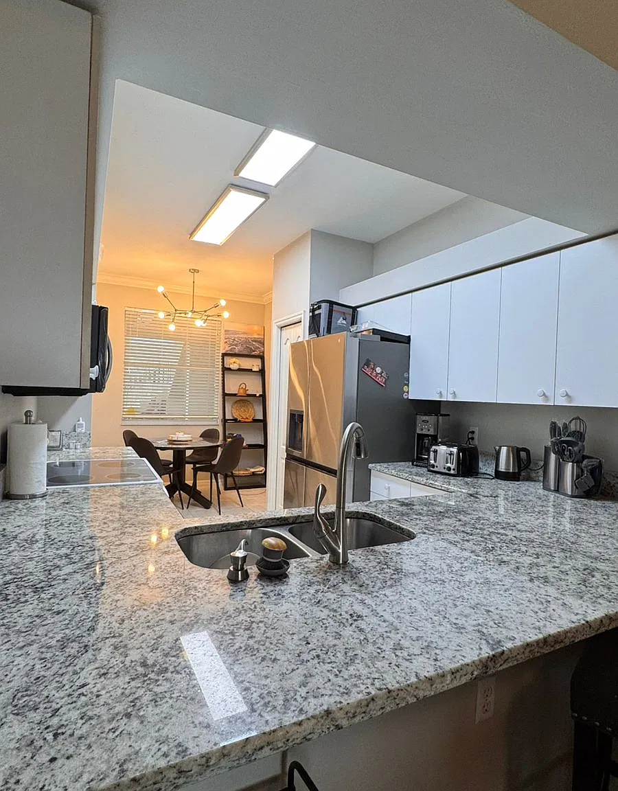2 bed, 1160 sqft, $2,500 — Photo 2