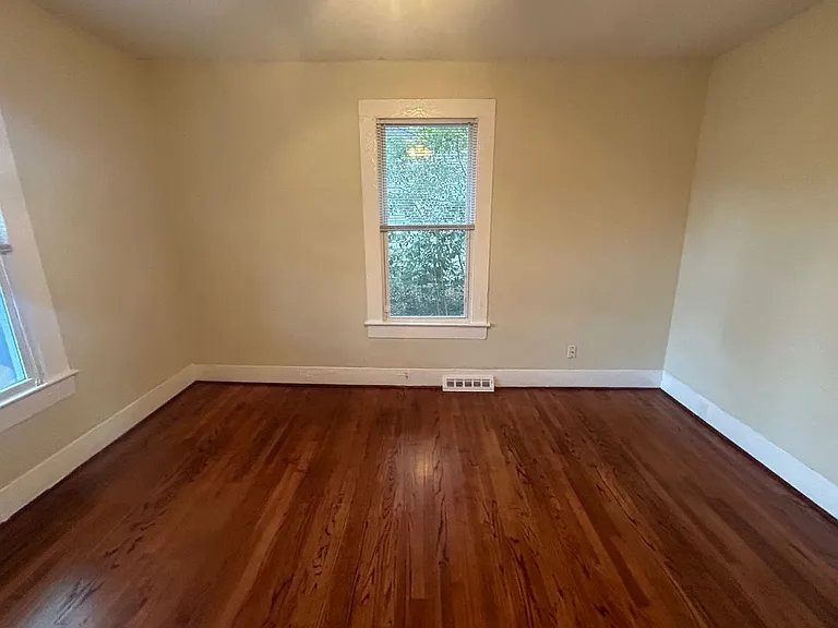 1506 Charlton St — Photo 17