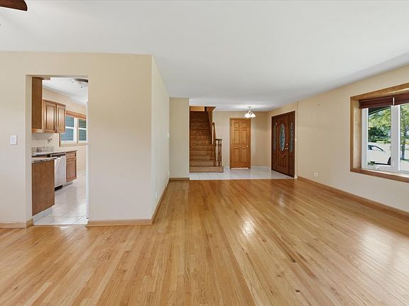 4th image of 160 Fairfield Way