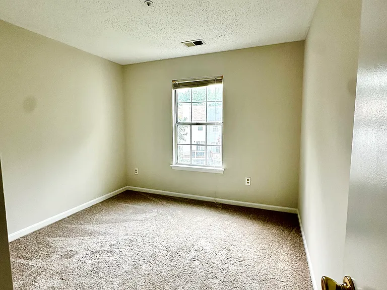 2558 Ambling Cir — Photo 11