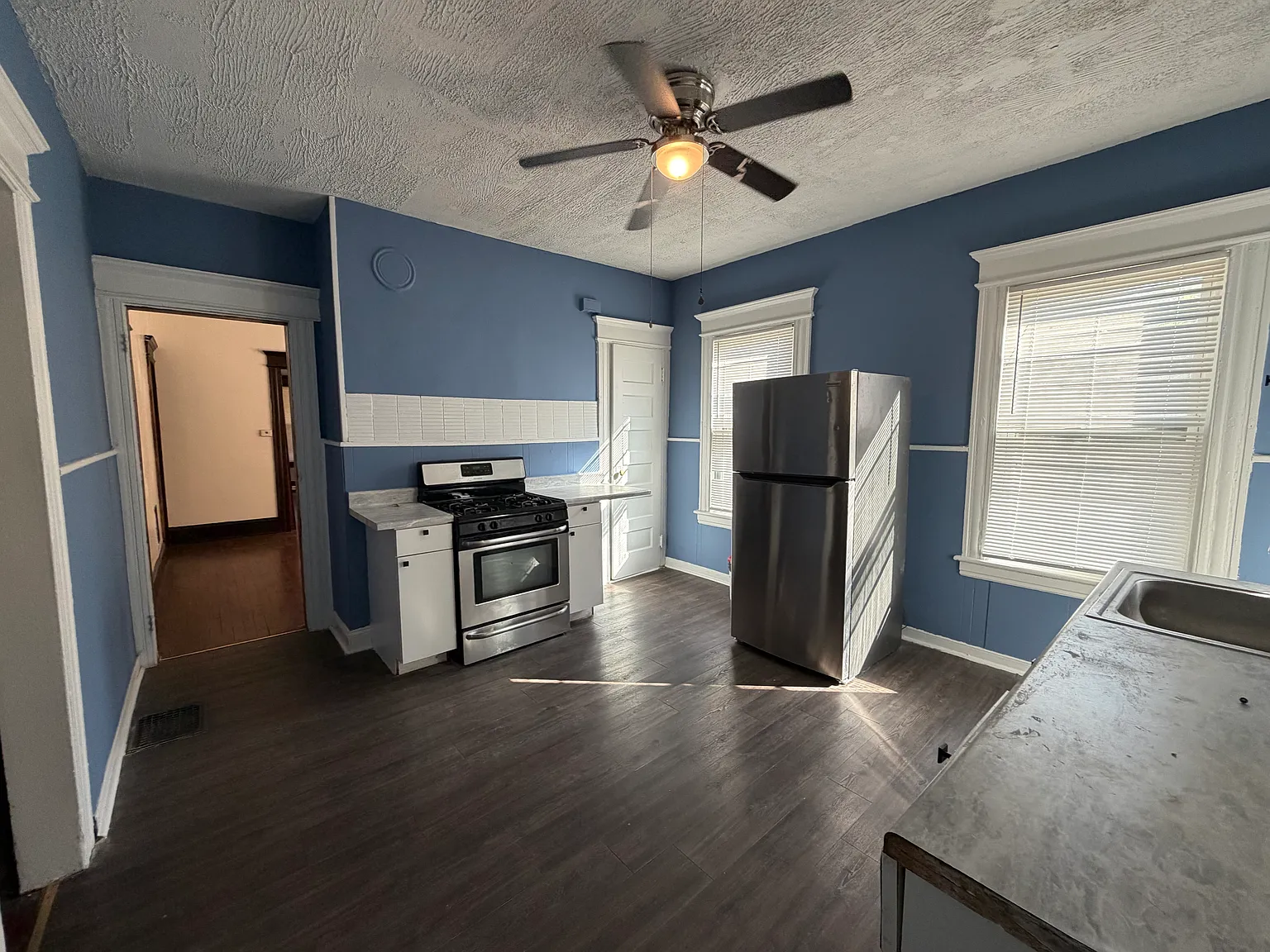 3 bed, 1349 sqft, $1,850 — Photo 1
