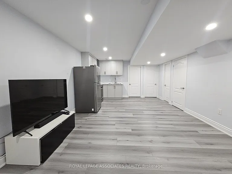 131 Lloyd Sanderson Dr — Photo 4