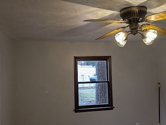 5th image of 50 Oakhill Dr