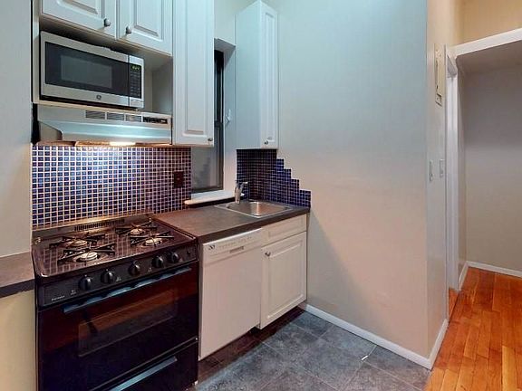 4th image of 331 E 33rd St #C3c