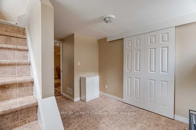 216 Irving Pl #LOWER — Photo 15