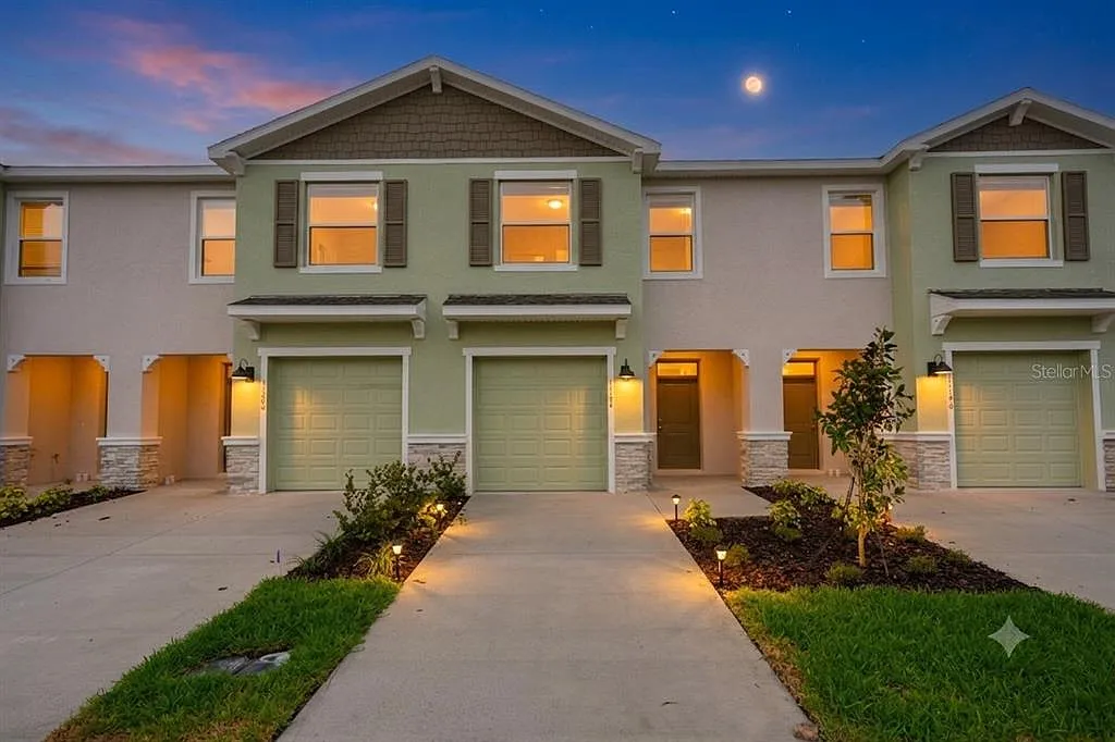 3 bed, 2.5 bath, 1673 sqft, $2,200 — Photo 1