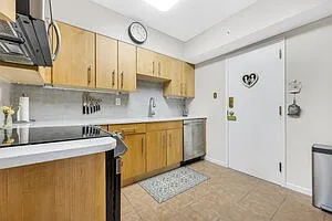 900 S Hanley Rd #12E — Photo 9
