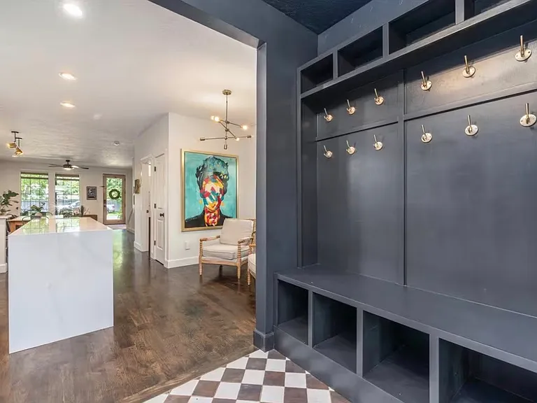 1222 E Franklin St — Photo 18
