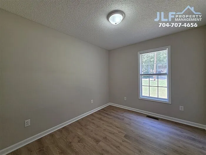 1225 Beard St — Photo 9