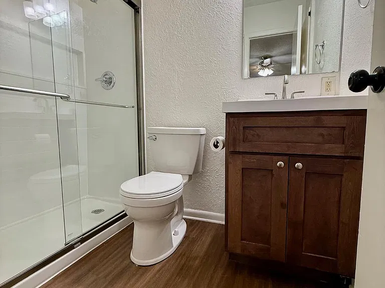 403 E Lynnwood Ln — Photo 14