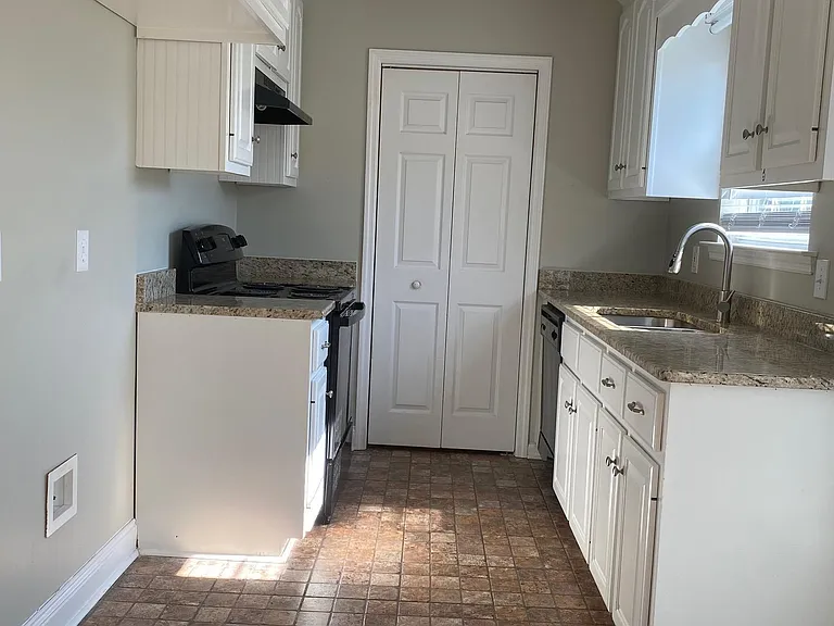 166 Stafford Rd — Photo 6