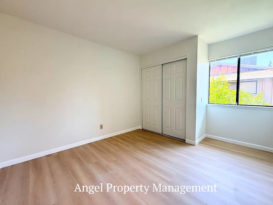 2329 Villanova Cir #9