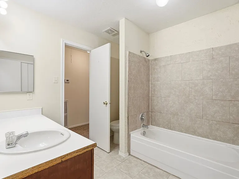 1431 Stevenage Ln — Photo 14