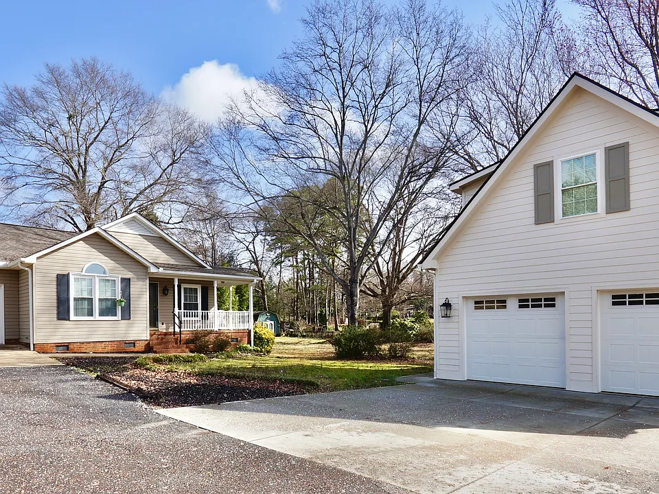 215 Boiling Springs Rd