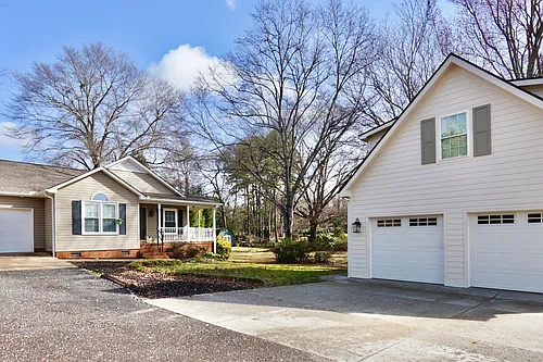 215 Boiling Springs Rd Photo 1