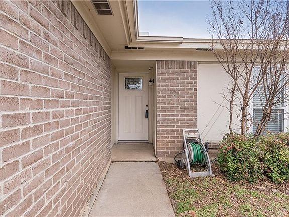 2nd image of 524 Trail Lake Dr