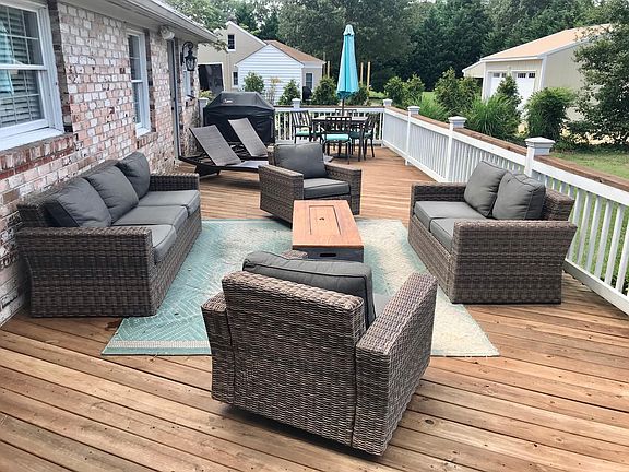 Large deck for entertaining