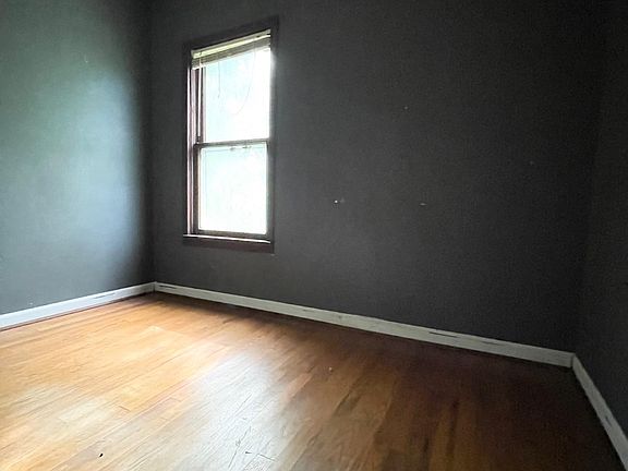 4th image of 4219 Holland St