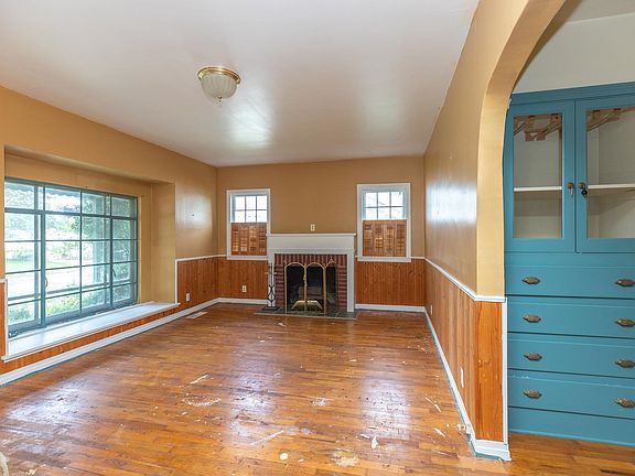 5th image of 524 Brown St
