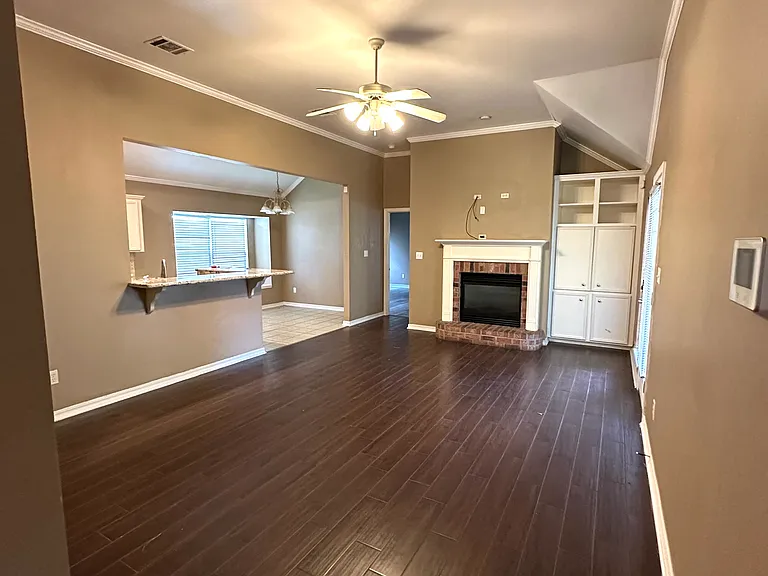 1621 Williamsburg Dr — Photo 10