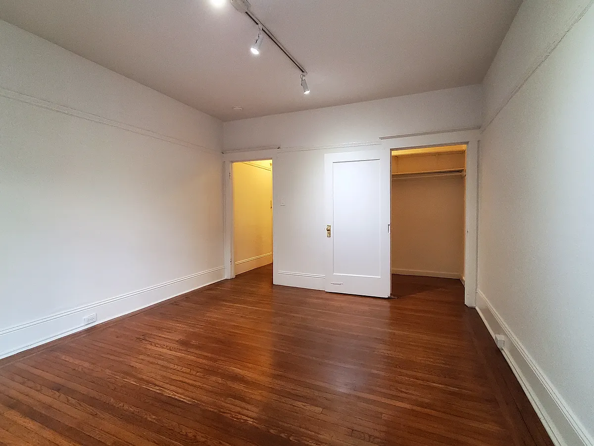 Building Photo - 935 Hyde St #1