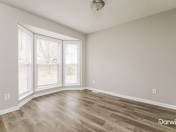 4th image of 111 Zircon Ln