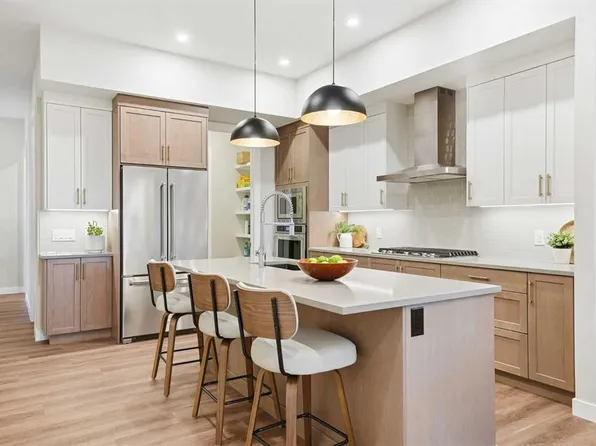 108 E Quartz Cres, Cochrane, AB T4C 3C2