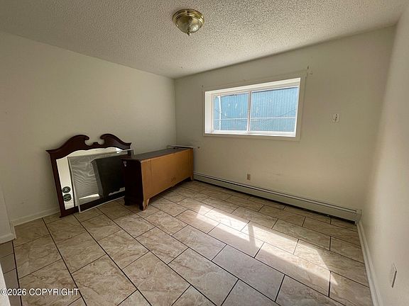 4th image of 708 N Hoyt St #4