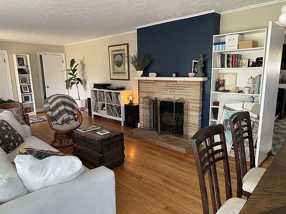 5th image of 310 Beechcrest Cir