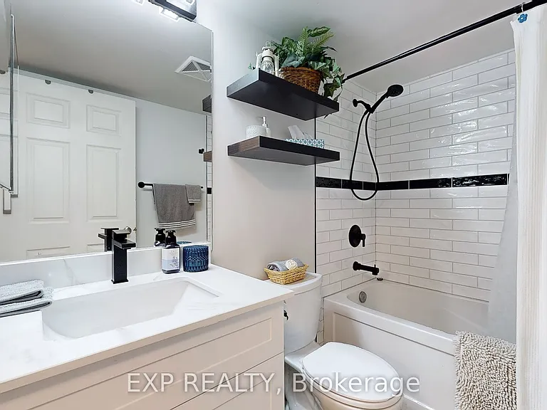 25 Lower Simcoe St #1106 — Photo 17