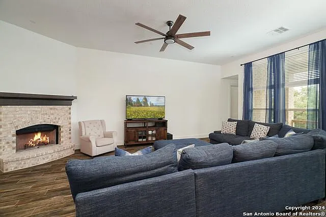 3115 Stokesay Park — Photo 9