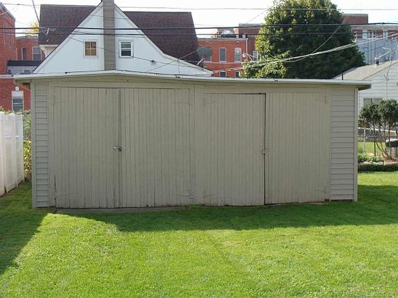 4th image of 15 Englewood Ave