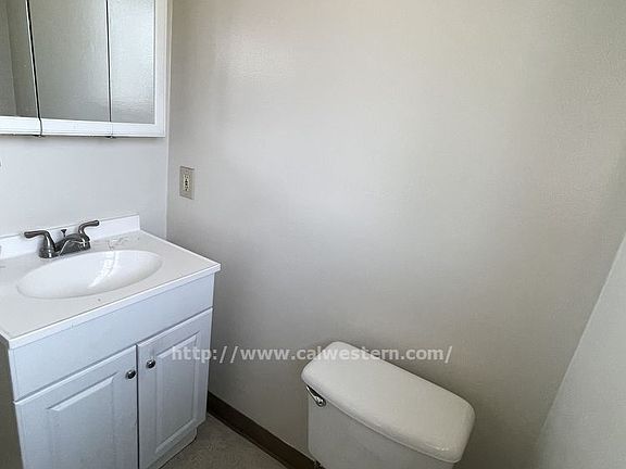 3rd image of 4589 Hamilton Ave Unit 19