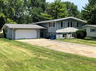 702 E Larmon St, Tolono, IL 61880