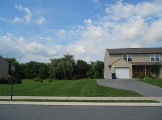 24 Stauffer Ct, Leola, PA 17540